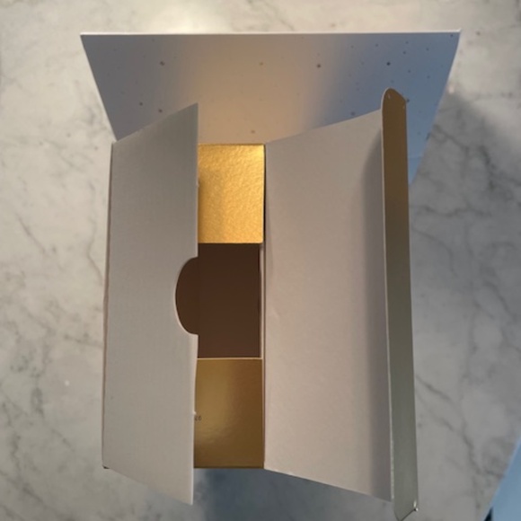 Chanel White & Gold Paper Gift box & Card - Picture 3 of 4